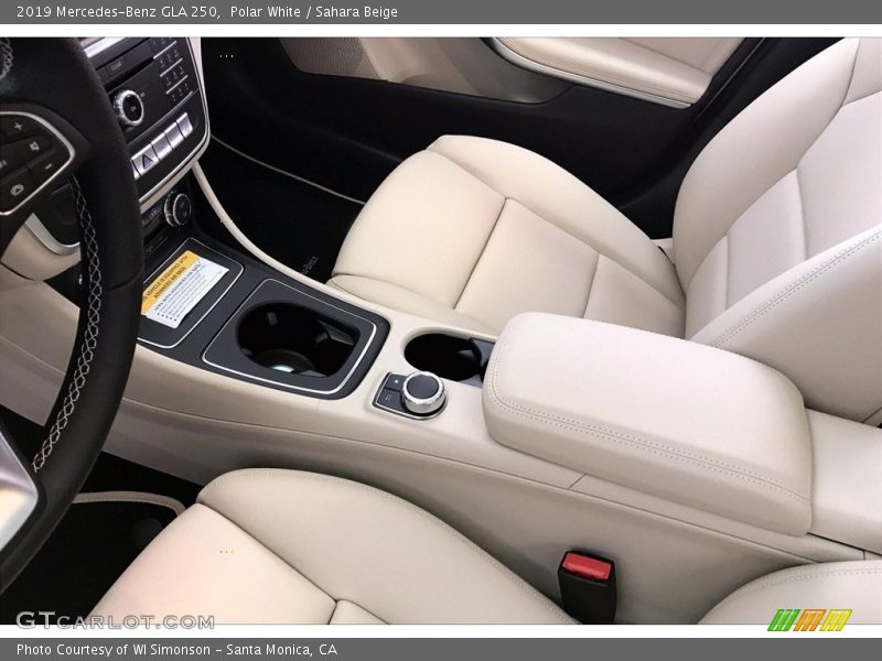 Polar White / Sahara Beige 2019 Mercedes-Benz GLA 250