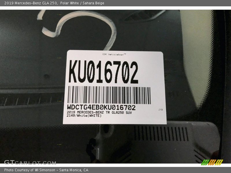 Polar White / Sahara Beige 2019 Mercedes-Benz GLA 250