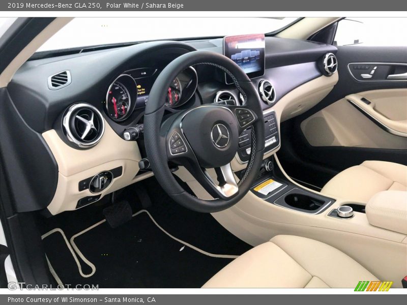 Polar White / Sahara Beige 2019 Mercedes-Benz GLA 250
