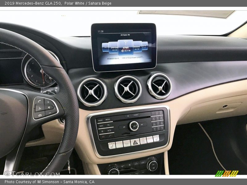 Polar White / Sahara Beige 2019 Mercedes-Benz GLA 250