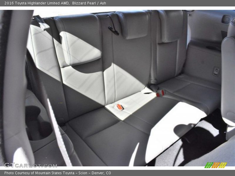 Blizzard Pearl / Ash 2016 Toyota Highlander Limited AWD