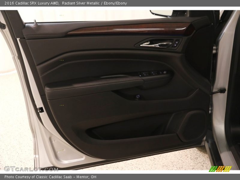 Radiant Silver Metallic / Ebony/Ebony 2016 Cadillac SRX Luxury AWD