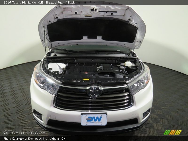 Blizzard Pearl / Black 2016 Toyota Highlander XLE