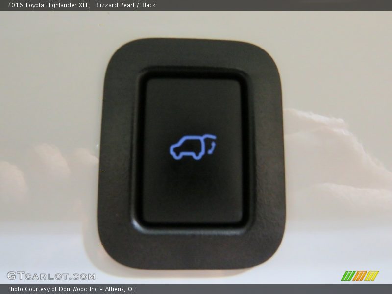 Blizzard Pearl / Black 2016 Toyota Highlander XLE
