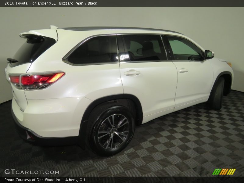 Blizzard Pearl / Black 2016 Toyota Highlander XLE