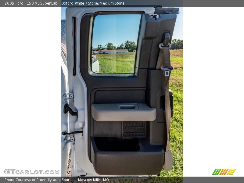Oxford White / Stone/Medium Stone 2009 Ford F150 XL SuperCab