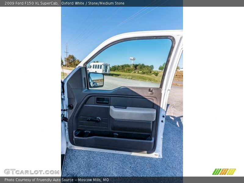 Oxford White / Stone/Medium Stone 2009 Ford F150 XL SuperCab