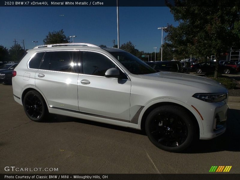 Mineral White Metallic / Coffee 2020 BMW X7 xDrive40i