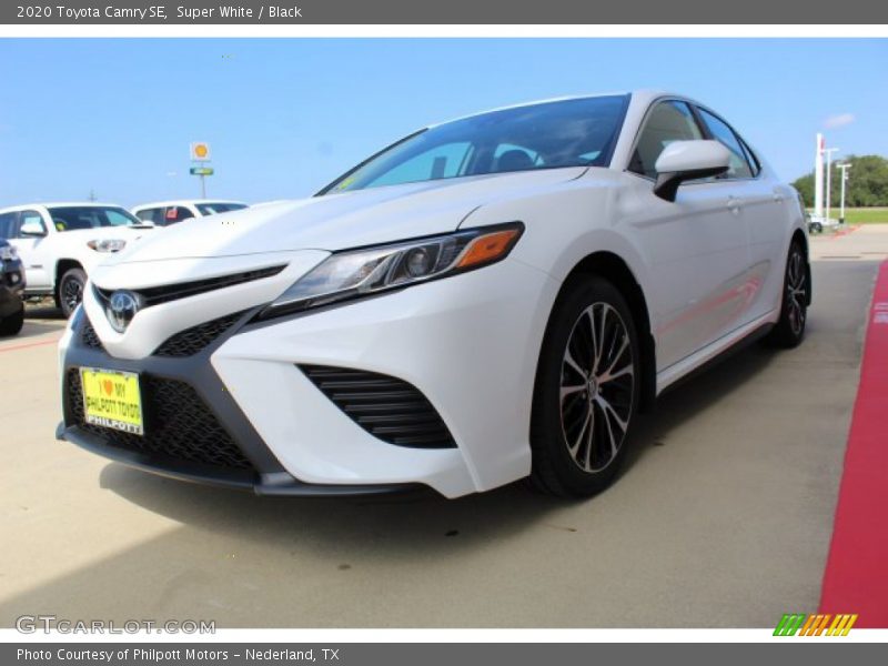 Super White / Black 2020 Toyota Camry SE