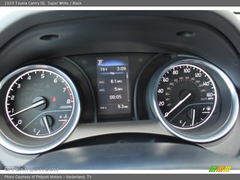Super White / Black 2020 Toyota Camry SE