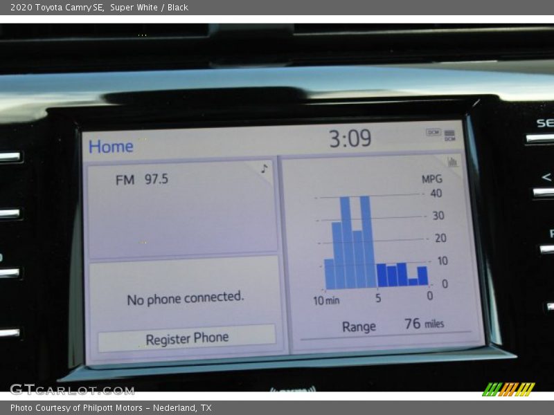 Super White / Black 2020 Toyota Camry SE