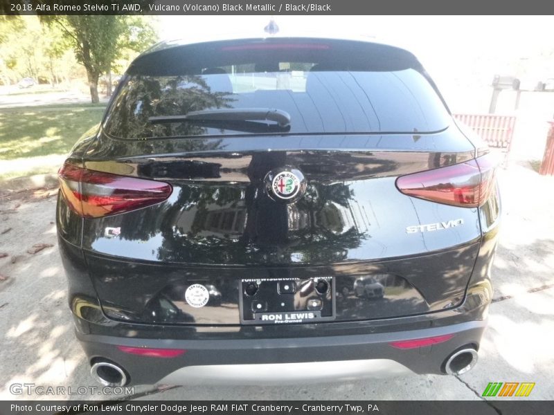 Vulcano (Volcano) Black Metallic / Black/Black 2018 Alfa Romeo Stelvio Ti AWD