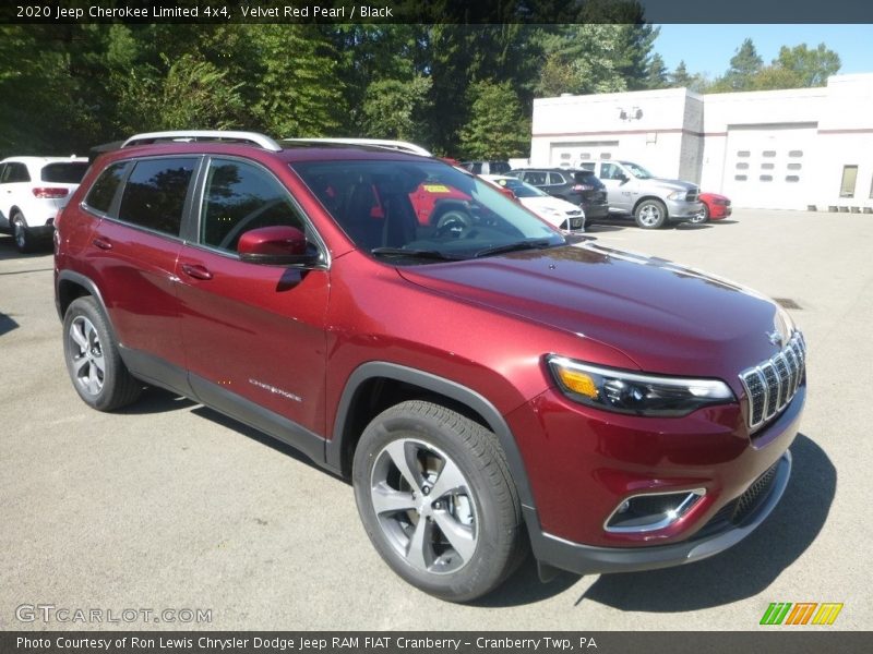 Front 3/4 View of 2020 Cherokee Limited 4x4