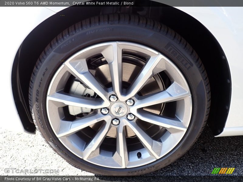 Crystal White Pearl Metallic / Blond 2020 Volvo S60 T6 AWD Momentum