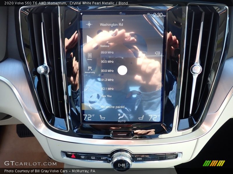 Crystal White Pearl Metallic / Blond 2020 Volvo S60 T6 AWD Momentum