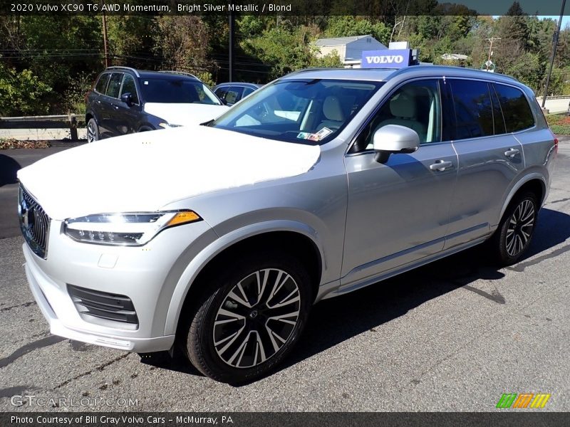 Front 3/4 View of 2020 XC90 T6 AWD Momentum