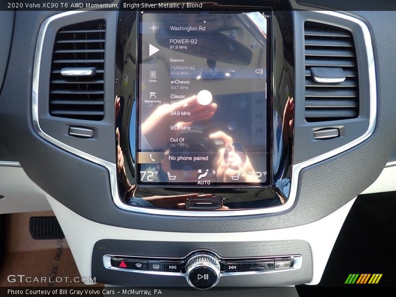 Bright Silver Metallic / Blond 2020 Volvo XC90 T6 AWD Momentum