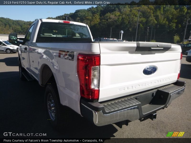 Oxford White / Earth Gray 2019 Ford F250 Super Duty XL Regular Cab 4x4