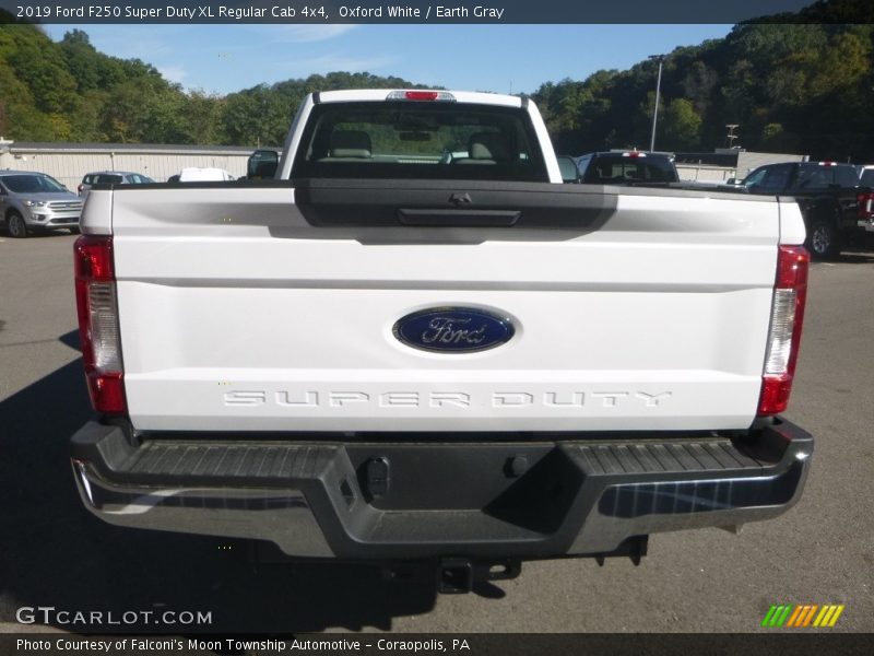 Oxford White / Earth Gray 2019 Ford F250 Super Duty XL Regular Cab 4x4