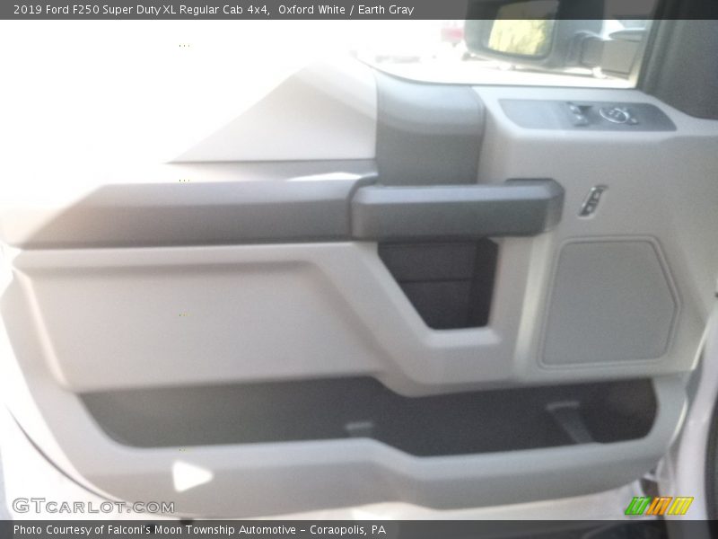 Oxford White / Earth Gray 2019 Ford F250 Super Duty XL Regular Cab 4x4