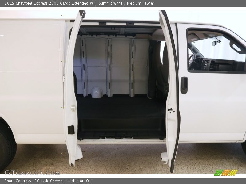 Summit White / Medium Pewter 2019 Chevrolet Express 2500 Cargo Extended WT