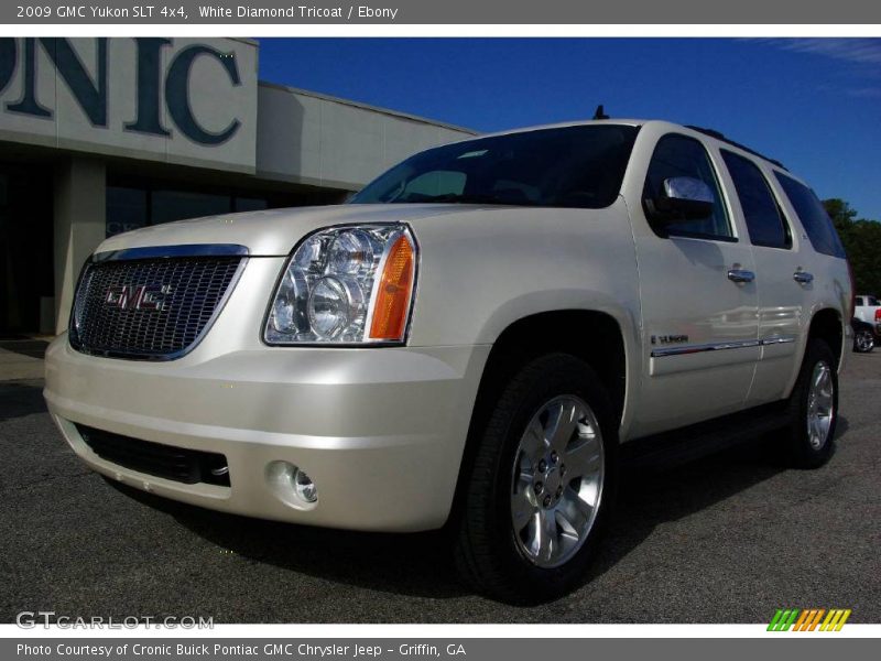 White Diamond Tricoat / Ebony 2009 GMC Yukon SLT 4x4