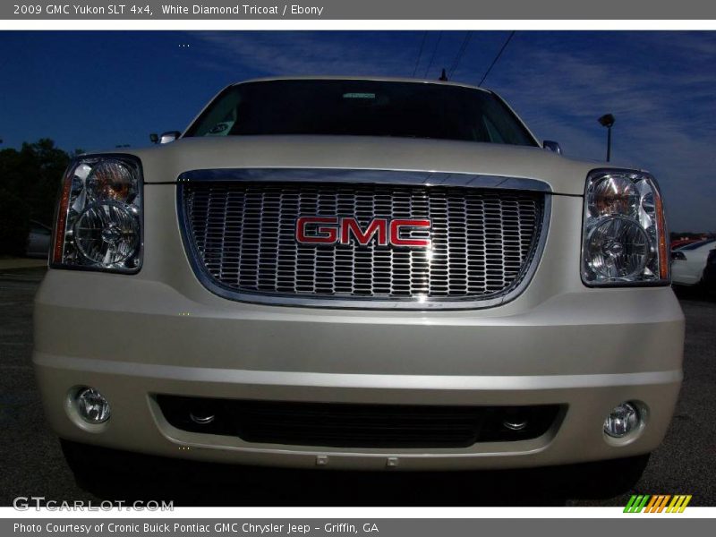 White Diamond Tricoat / Ebony 2009 GMC Yukon SLT 4x4