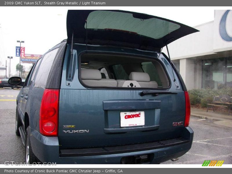 Stealth Gray Metallic / Light Titanium 2009 GMC Yukon SLT