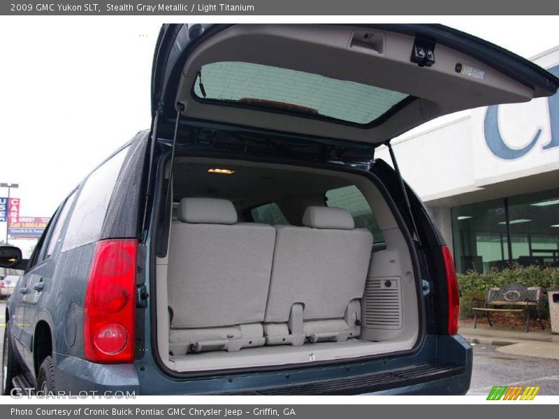 Stealth Gray Metallic / Light Titanium 2009 GMC Yukon SLT
