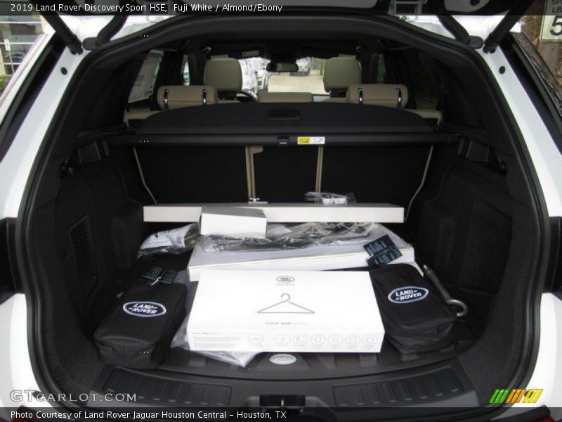 Fuji White / Almond/Ebony 2019 Land Rover Discovery Sport HSE