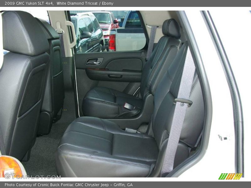 White Diamond Tricoat / Ebony 2009 GMC Yukon SLT 4x4