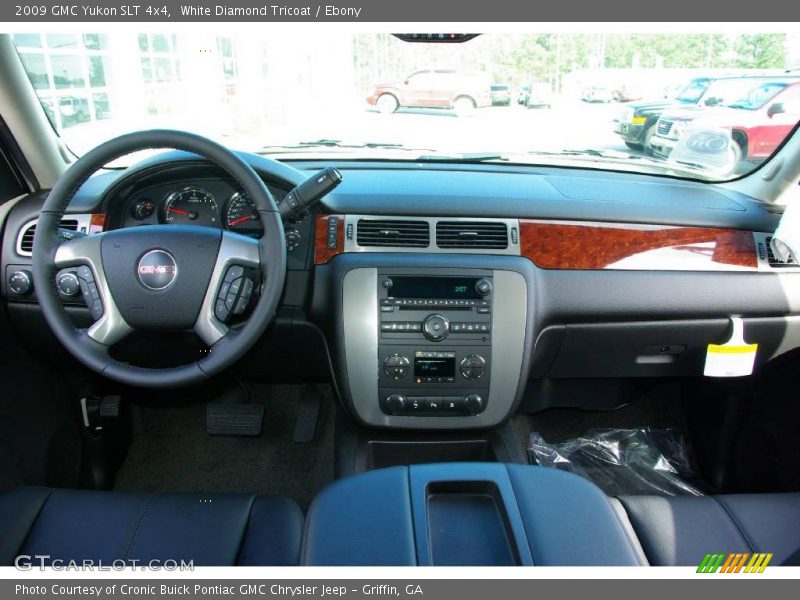 White Diamond Tricoat / Ebony 2009 GMC Yukon SLT 4x4