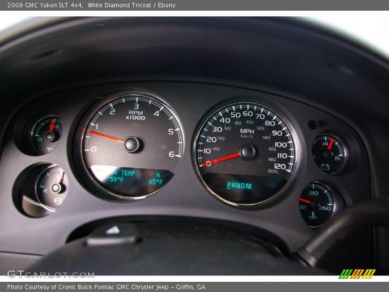 White Diamond Tricoat / Ebony 2009 GMC Yukon SLT 4x4