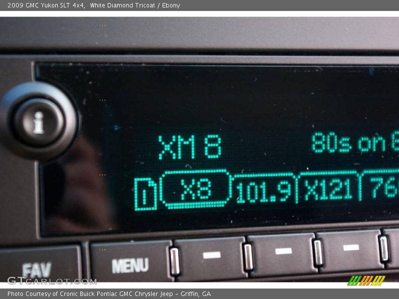 White Diamond Tricoat / Ebony 2009 GMC Yukon SLT 4x4