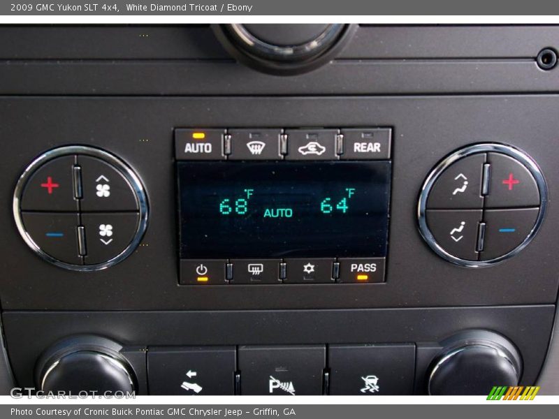 White Diamond Tricoat / Ebony 2009 GMC Yukon SLT 4x4