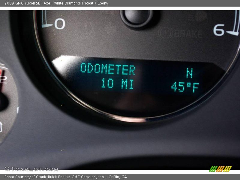 White Diamond Tricoat / Ebony 2009 GMC Yukon SLT 4x4