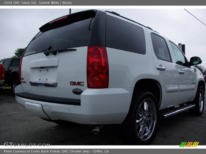 Summit White / Ebony 2009 GMC Yukon SLE