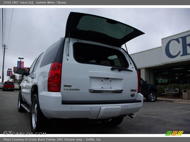 Summit White / Ebony 2009 GMC Yukon SLE