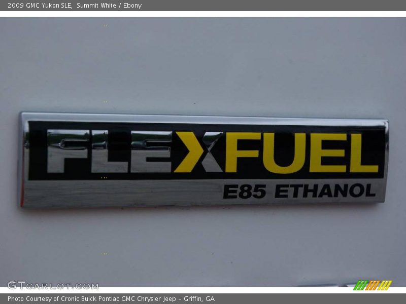 Summit White / Ebony 2009 GMC Yukon SLE