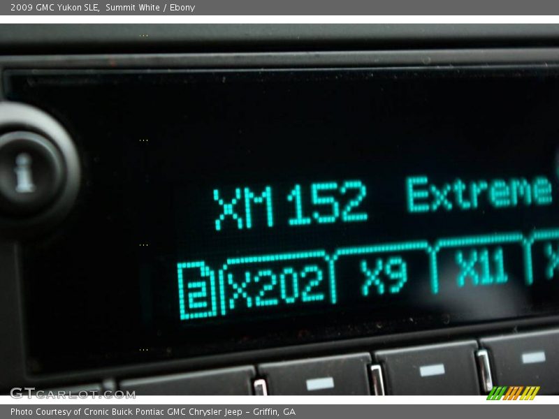 Summit White / Ebony 2009 GMC Yukon SLE