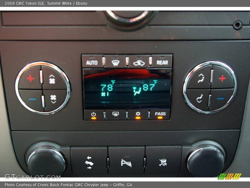 Summit White / Ebony 2009 GMC Yukon SLE