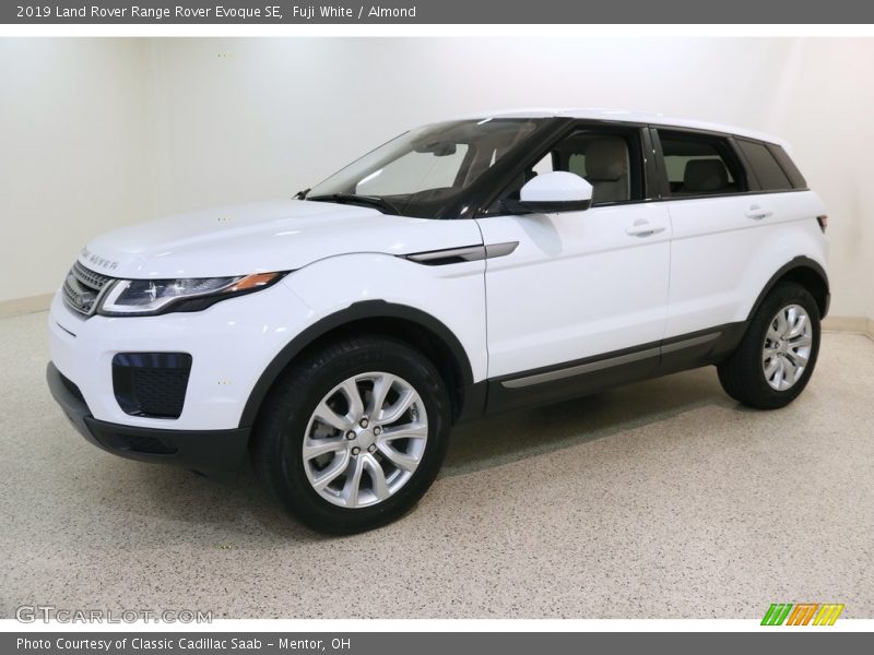  2019 Range Rover Evoque SE Fuji White