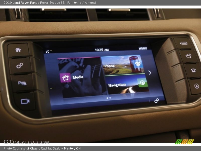 Fuji White / Almond 2019 Land Rover Range Rover Evoque SE