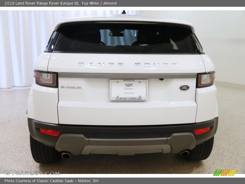Fuji White / Almond 2019 Land Rover Range Rover Evoque SE
