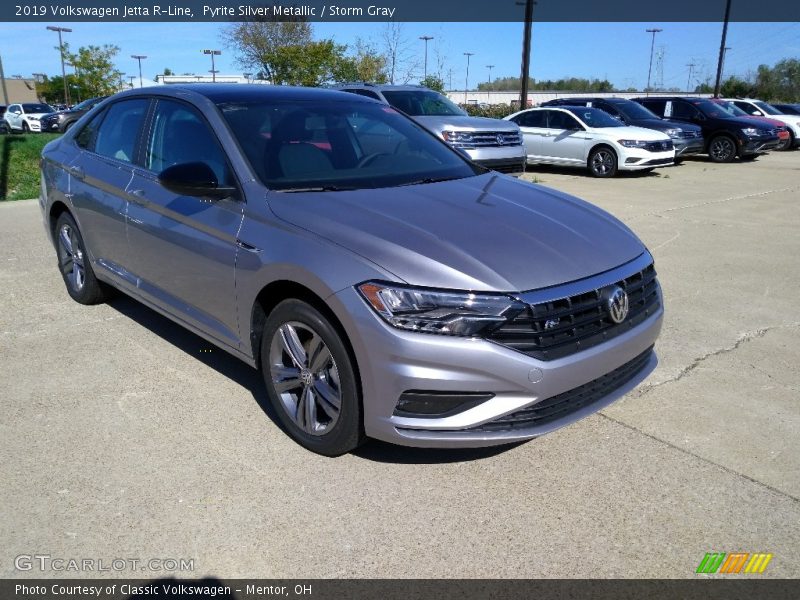Front 3/4 View of 2019 Jetta R-Line