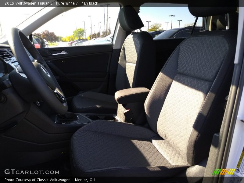 Pure White / Titan Black 2019 Volkswagen Tiguan S