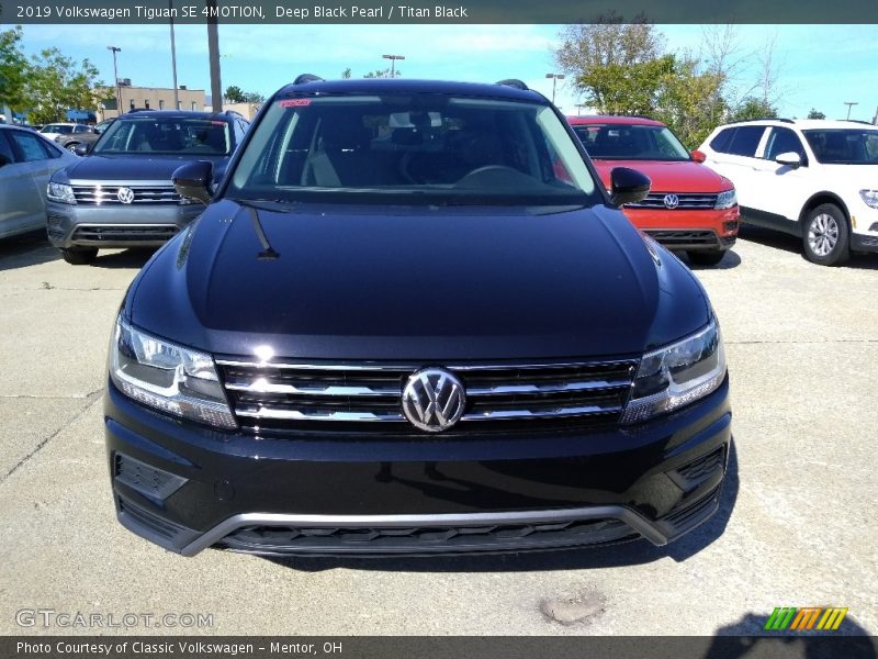 Deep Black Pearl / Titan Black 2019 Volkswagen Tiguan SE 4MOTION