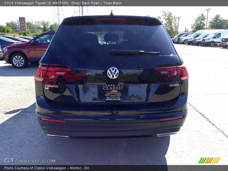 Deep Black Pearl / Titan Black 2019 Volkswagen Tiguan SE 4MOTION