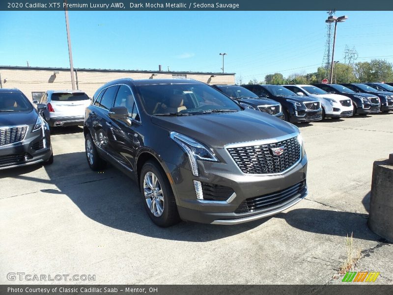 Front 3/4 View of 2020 XT5 Premium Luxury AWD