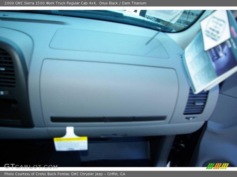 Onyx Black / Dark Titanium 2009 GMC Sierra 1500 Work Truck Regular Cab 4x4